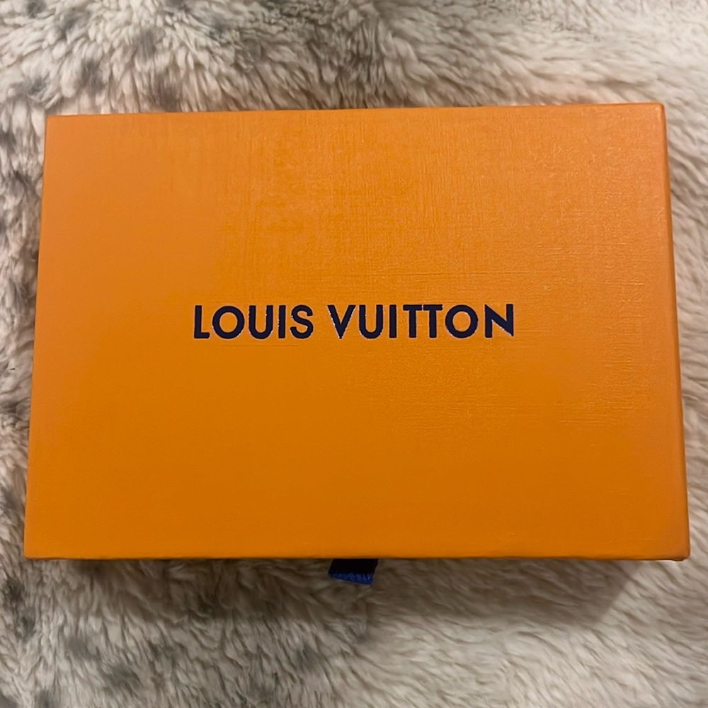 Louis Vuitton box